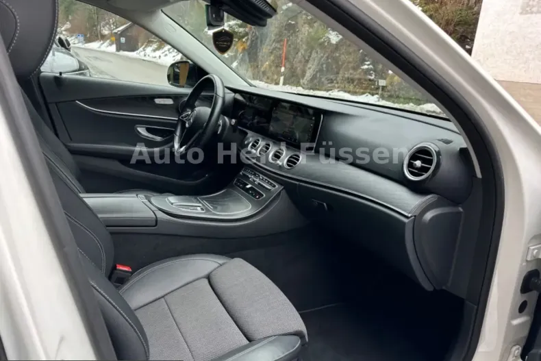 Mercedes-Benz E 200 (Clasa E) din 2022 cu 56.000 km - oferta MER249573 - foto 11