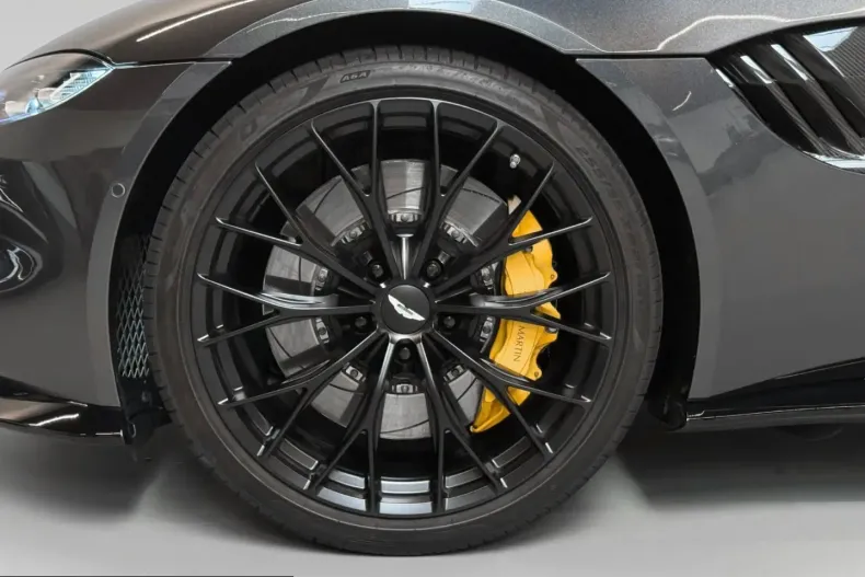 Aston Martin V8 Vantage din 2023 cu 8.512 km - oferta AST249579 - foto 13