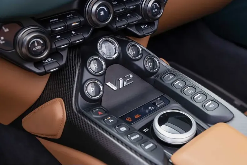 Aston Martin V12 Vantage din 2023 cu 11.050 km - oferta AST249582 - foto 19