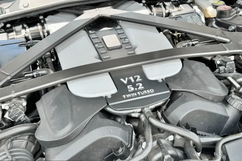 Aston Martin V12 Vantage din 2023 cu 16.000 km - oferta AST249584 - foto 10