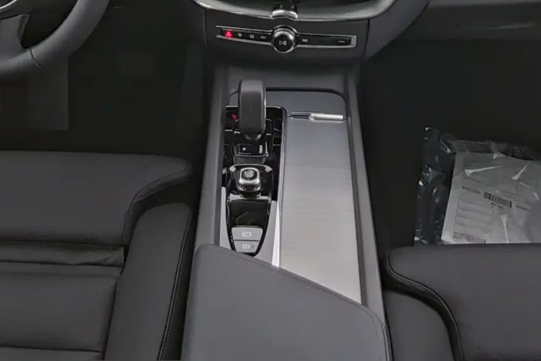 Volvo XC60 din 2025 cu 23.405 km - oferta VOL249588 - foto 6