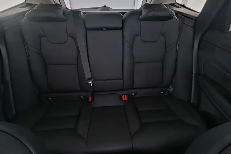 Volvo XC60 din 2025 cu 23.000 km - oferta VOL249595 - foto 8