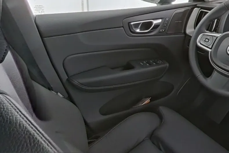 Volvo XC60 din 2025 cu 23.000 km - oferta VOL249595 - foto 11