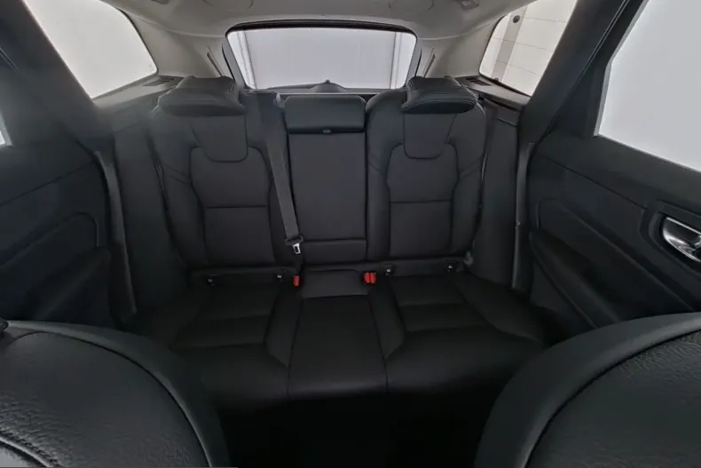Volvo XC60 din 2025 cu 23.000 km - oferta VOL249595 - foto 13
