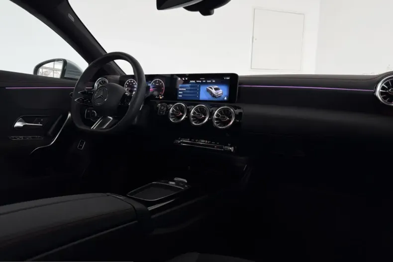 Mercedes-Benz CLA 220 (Clasa CLA) din 2025 cu 5.500 km - oferta MER249599 - foto 9