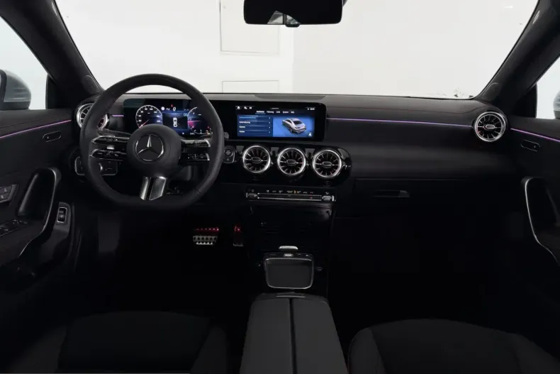 Mercedes-Benz CLA 220 (Clasa CLA) din 2025 cu 5.500 km - oferta MER249599 - foto 10