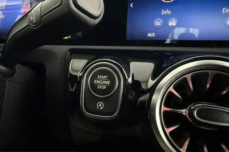 Mercedes-Benz CLA 220 (Clasa CLA) din 2025 cu 5.500 km - oferta MER249599 - foto 19