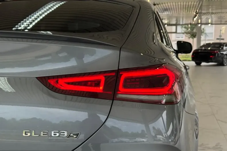 Mercedes-Benz GLE 63 AMG (Clasa GLE) din 2021 cu 42.150 km - oferta MER249609 - foto 9
