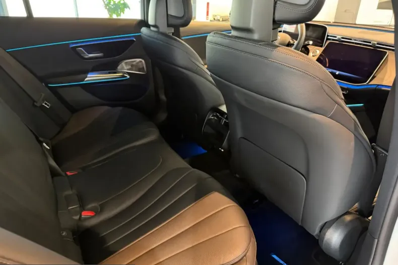 Mercedes-Benz E 220 (Clasa E) din 2024 cu 25.250 km - oferta MER249611 - foto 14