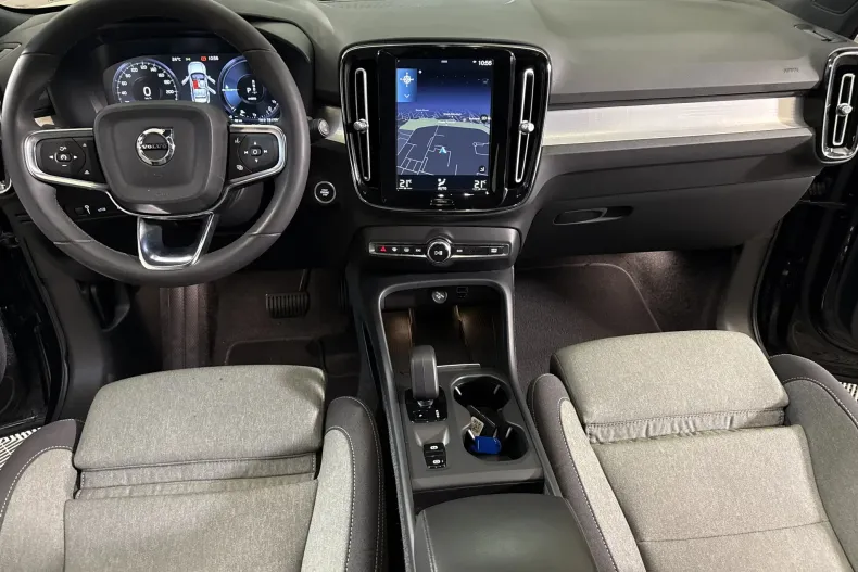 Volvo XC40 din 2023 cu 134.427 km - oferta VOL249646 - foto 9