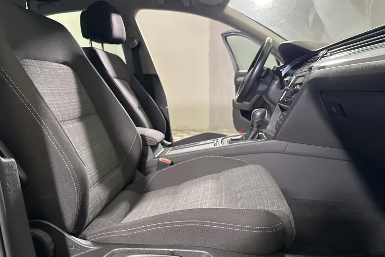 Volkswagen Passat din 2022 cu 34.814 km - oferta VOL249647 - foto 11