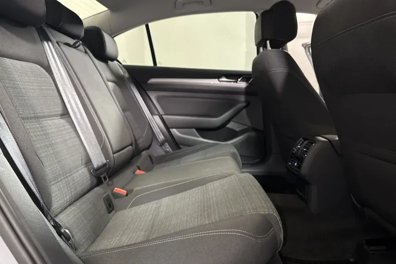 Volkswagen Passat din 2022 cu 34.814 km - oferta VOL249647 - foto 12