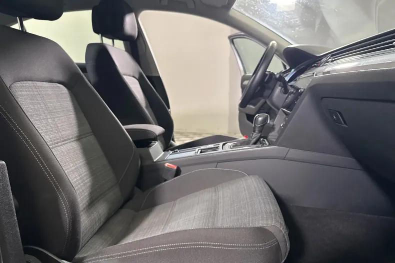 Volkswagen Passat din 2021 cu 93.275 km - oferta VOL249648 - foto 11