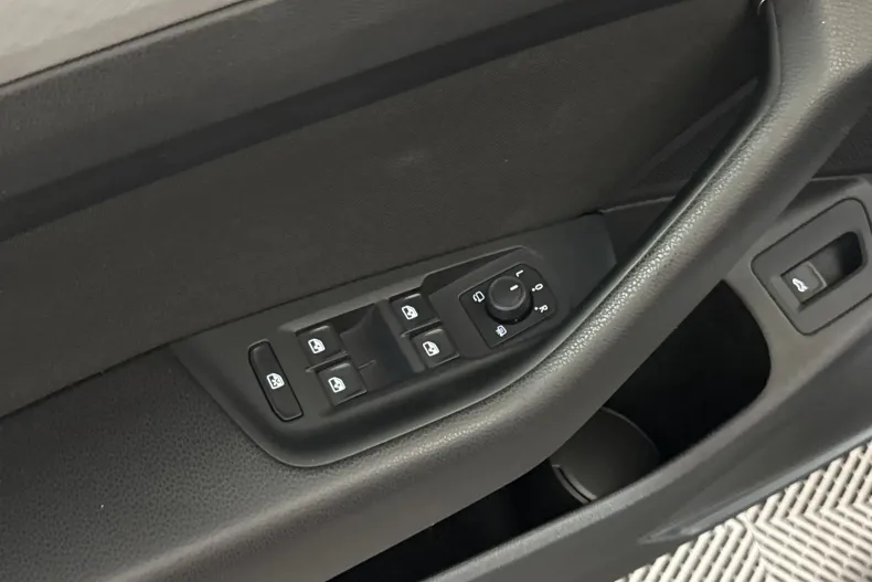 Volkswagen Passat din 2021 cu 93.275 km - oferta VOL249648 - foto 14