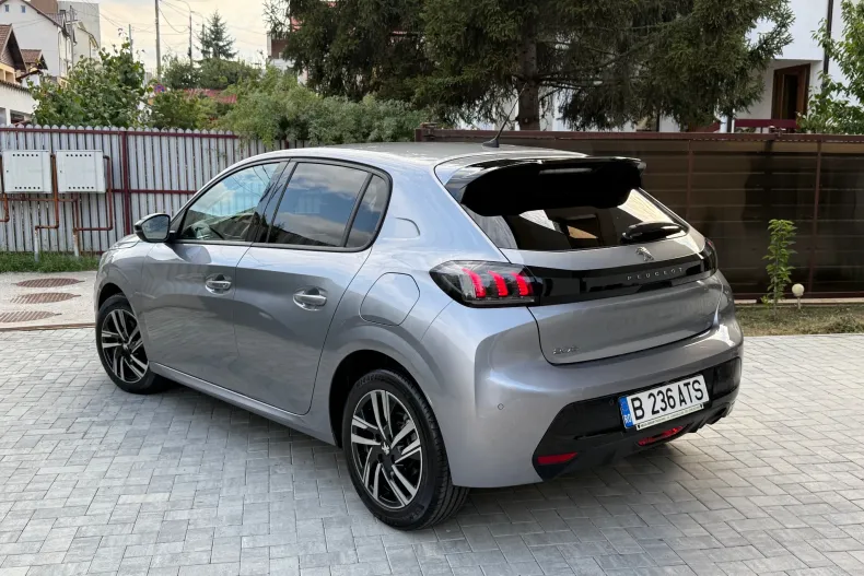 Peugeot 208 din 2023 cu 32.398 km - oferta PEU249700 - foto 2