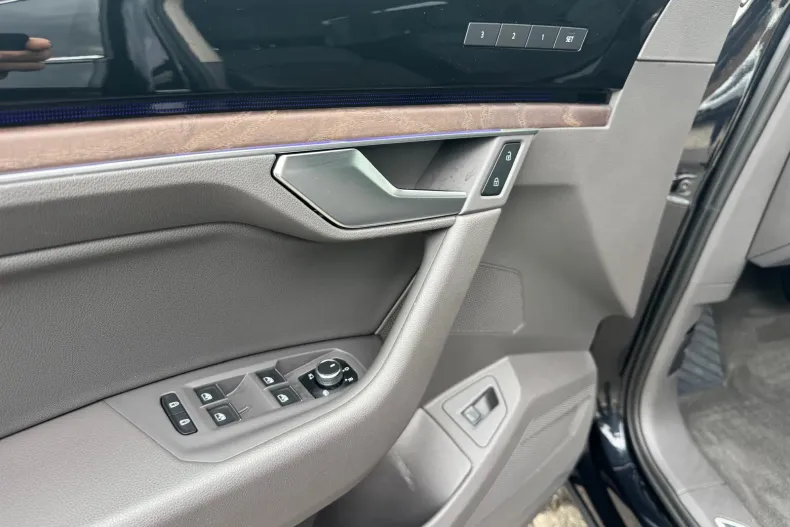 Volkswagen Touareg din 2021 cu 64.651 km - oferta VOL249718 - foto 18
