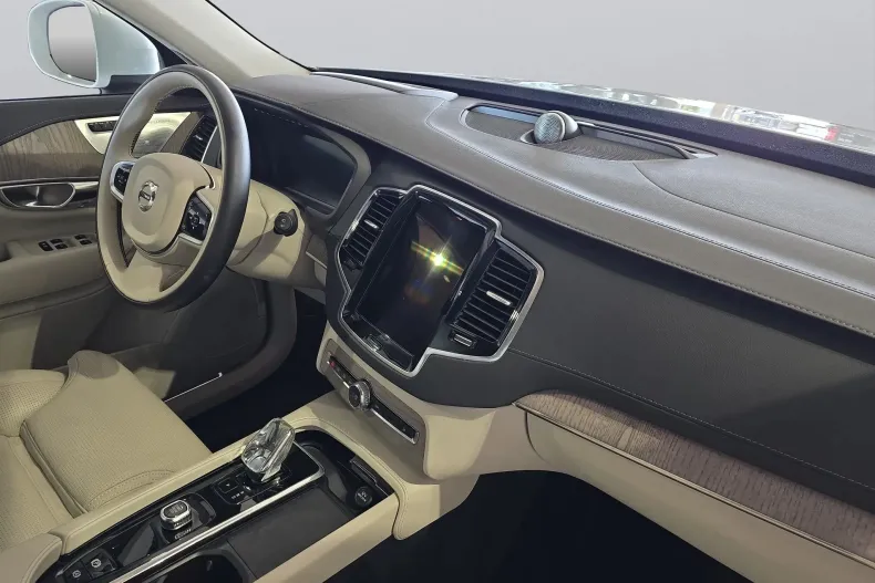 Volvo XC90 din 2022 cu 64.401 km - oferta VOL249743 - foto 8