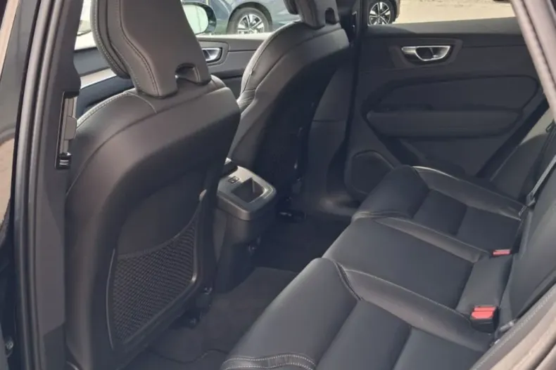 Volvo XC60 din 2026 cu 2.700 km - oferta VOL249773 - foto 13