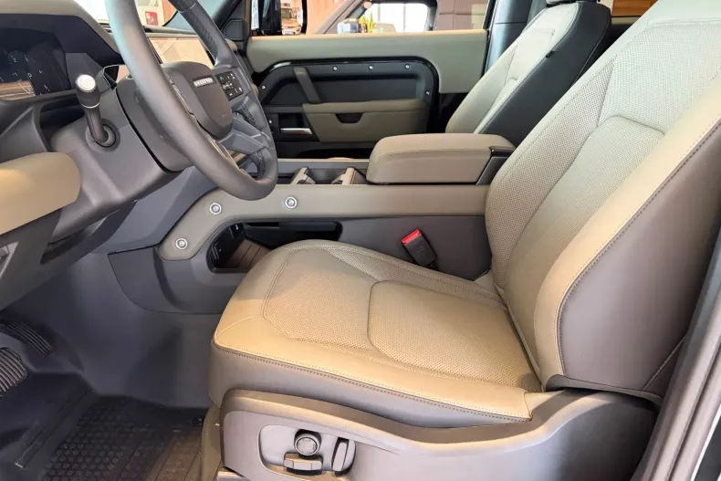Land Rover Defender din 2026 cu 30 km - oferta LAN249788 - foto 6