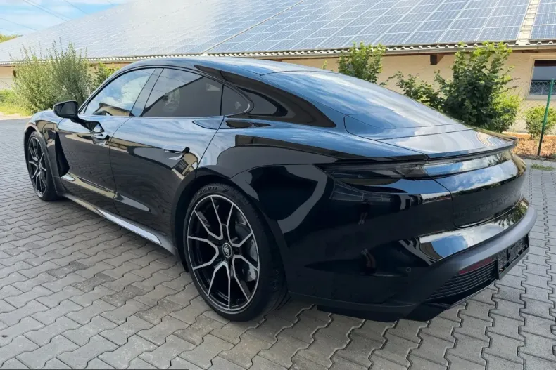 Porsche Taycan din 2023 cu 17.586 km - oferta POR249811 - foto 4