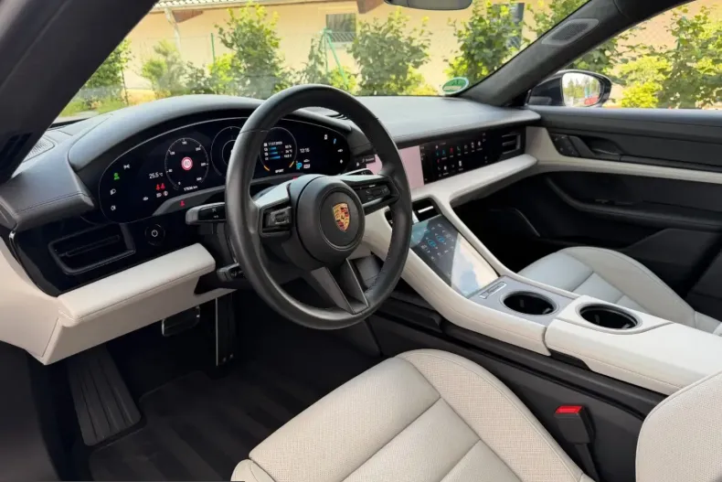 Porsche Taycan din 2023 cu 17.586 km - oferta POR249811 - foto 10