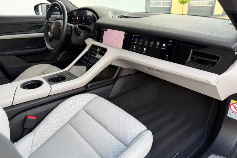 Porsche Taycan din 2023 cu 17.586 km - oferta POR249811 - foto 19