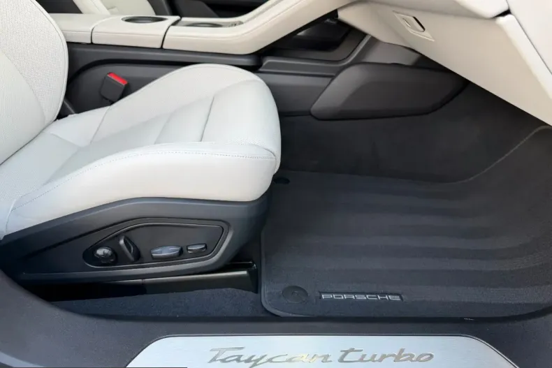 Porsche Taycan din 2023 cu 17.586 km - oferta POR249811 - foto 20