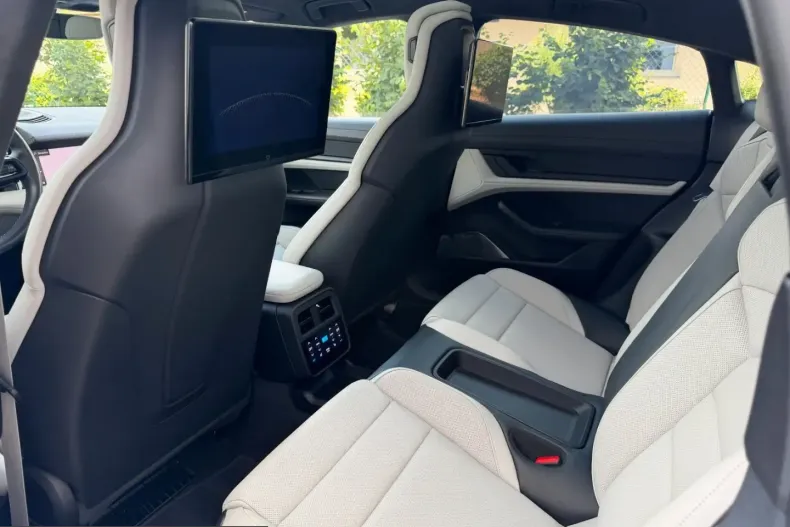 Porsche Taycan din 2023 cu 17.586 km - oferta POR249811 - foto 24