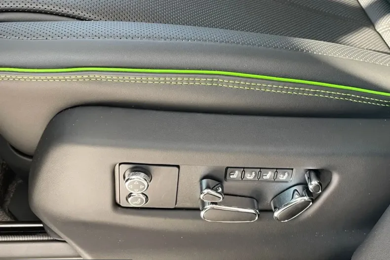 Bentley Bentayga din 2025 cu 9.500 km - oferta BEN249819 - foto 13