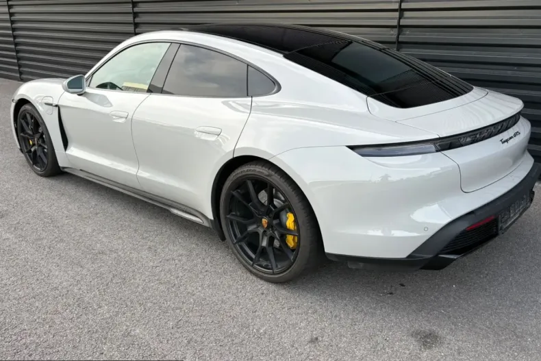 Porsche Taycan din 2023 cu 60.700 km - oferta POR249820 - foto 3