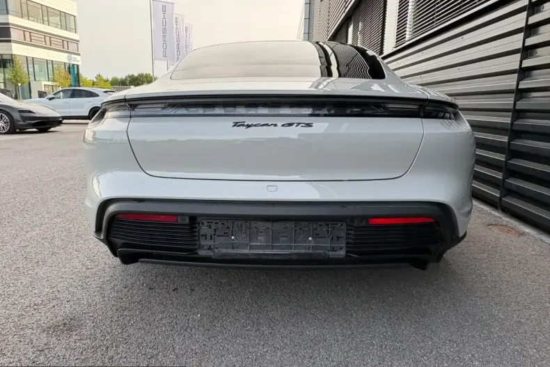 Porsche Taycan din 2023 cu 60.700 km - oferta POR249820 - foto 4