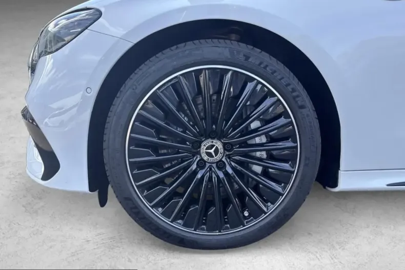 Mercedes-Benz E 300 (Clasa E) din 2025 cu 38.008 km - oferta MER249841 - foto 3