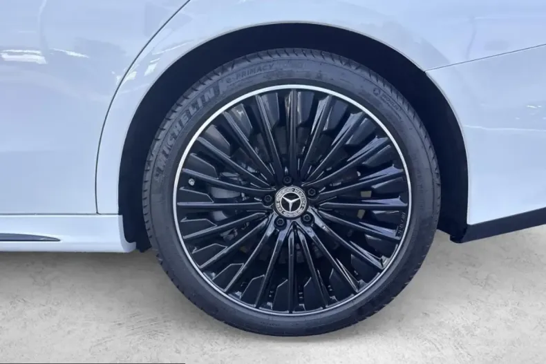 Mercedes-Benz E 300 (Clasa E) din 2025 cu 38.008 km - oferta MER249841 - foto 4