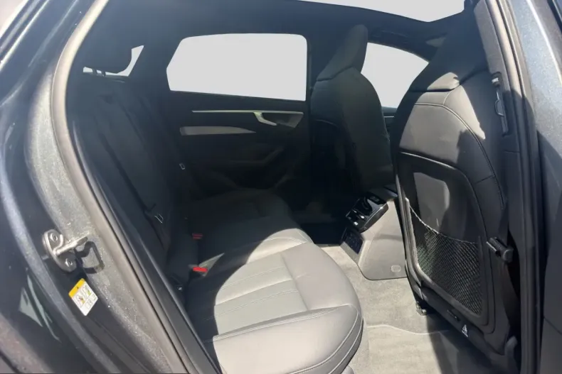 Audi A6 din 2025 cu 4.969 km - oferta AUD249882 - foto 6