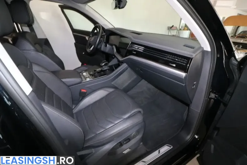 Volkswagen Touareg din 2022 cu 82.684 km - oferta VOL249885 - foto 11