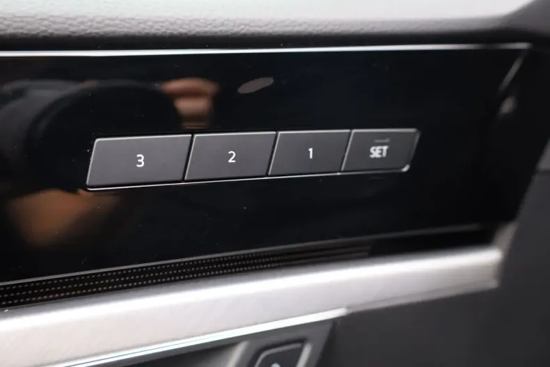 Volkswagen Touareg din 2023 cu 76.543 km - oferta VOL249888 - foto 16