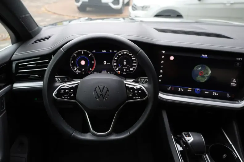 Volkswagen Touareg din 2023 cu 76.543 km - oferta VOL249888 - foto 19