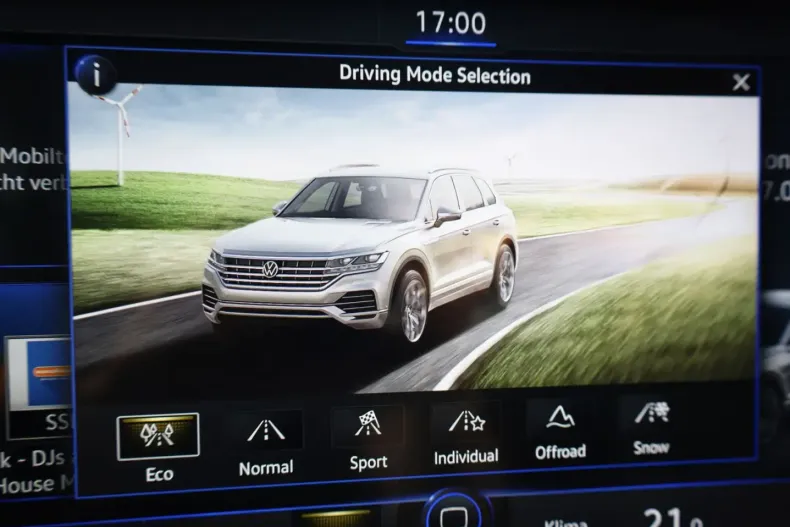 Volkswagen Touareg din 2023 cu 76.543 km - oferta VOL249888 - foto 32