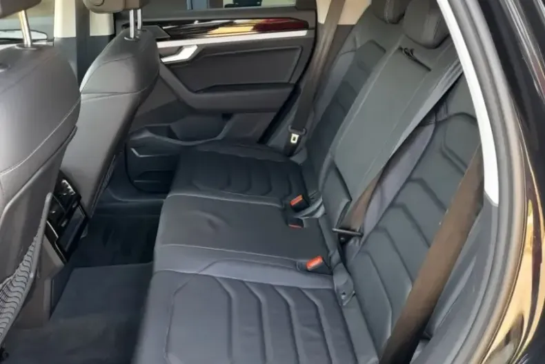 Volkswagen Touareg din 2022 cu 83.605 km - oferta VOL249890 - foto 11