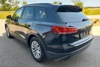 Volkswagen Touareg din 2022 cu 83.605 km - oferta VOL249890 - foto 13