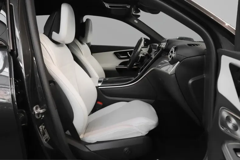 Mercedes-Benz GLC 300 (Clasa GLC) din 2023 cu 69.999 km - oferta MER249902 - foto 4