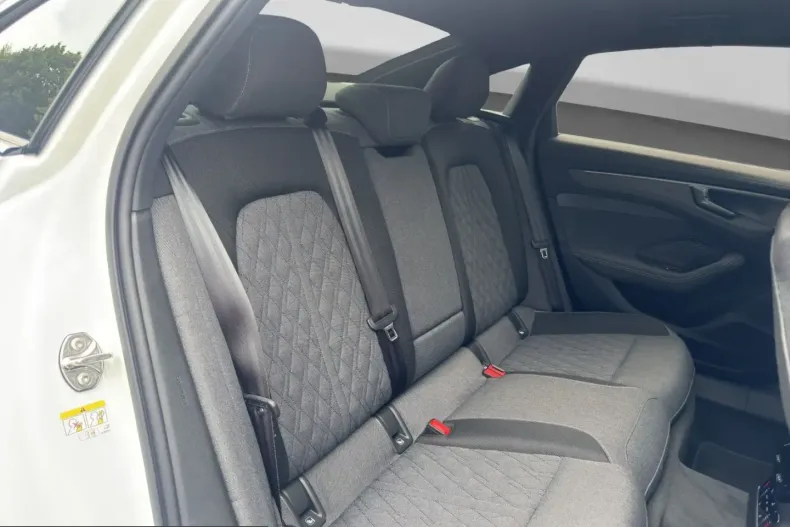 Audi A6 din 2025 cu 3.676 km - oferta AUD249943 - foto 6