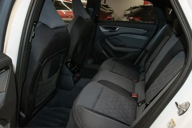 Audi A6 din 2025 cu 3.298 km - oferta AUD249944 - foto 9