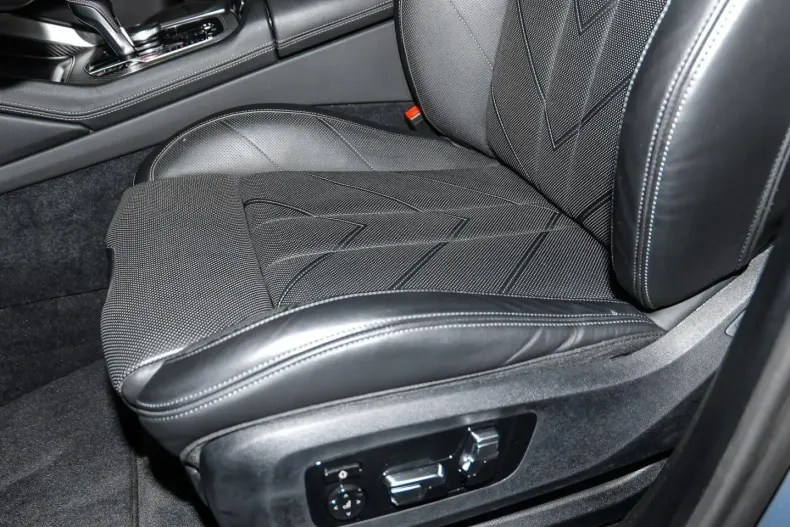 BMW XM (Seria X) din 2025 cu 33.689 km - oferta BMW249961 - foto 24