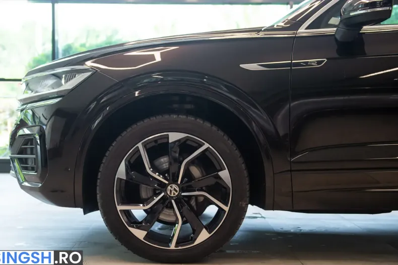 Volkswagen Touareg R-Line din 2023 cu 45.353 km - oferta VOL249967 - foto 9