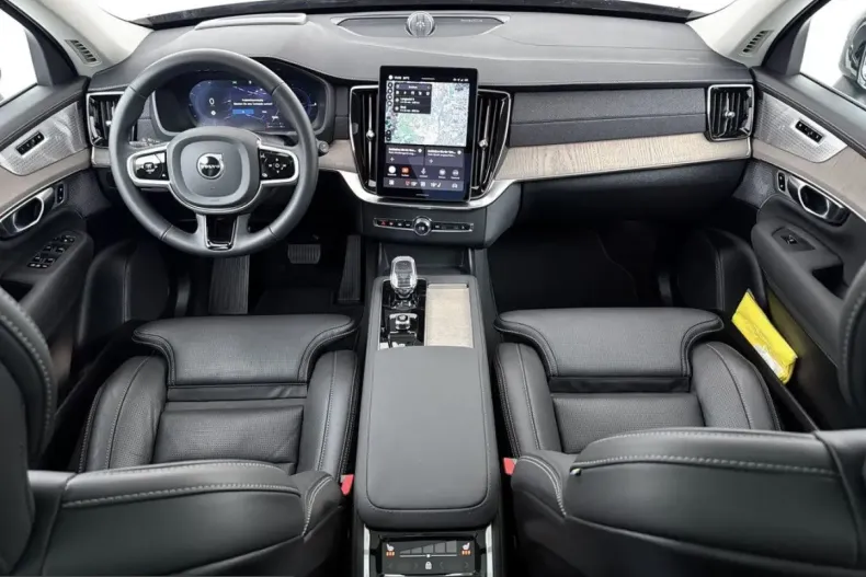 Volvo XC90 din 2025 cu 21.800 km - oferta VOL249988 - foto 10