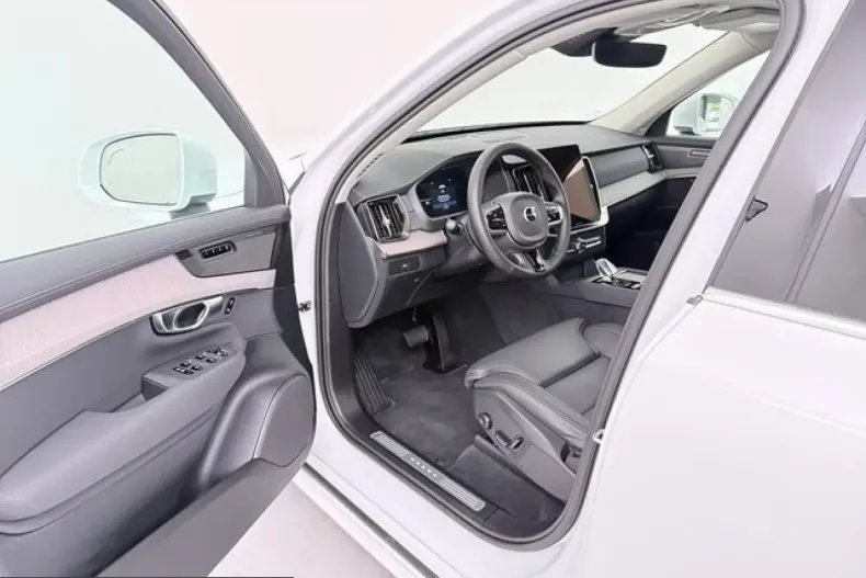 Volvo XC90 din 2025 cu 2.640 km - oferta VOL249996 - foto 17