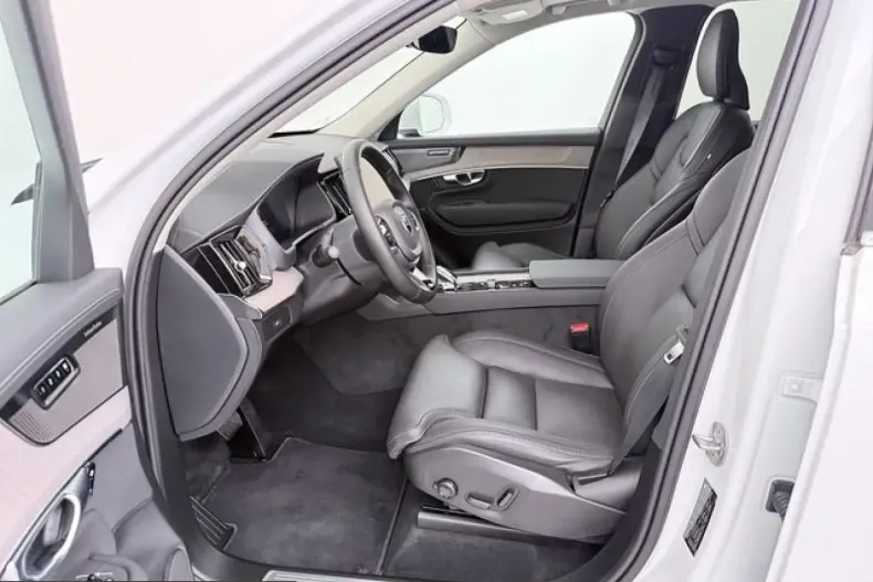 Volvo XC90 din 2025 cu 2.640 km - oferta VOL249996 - foto 18