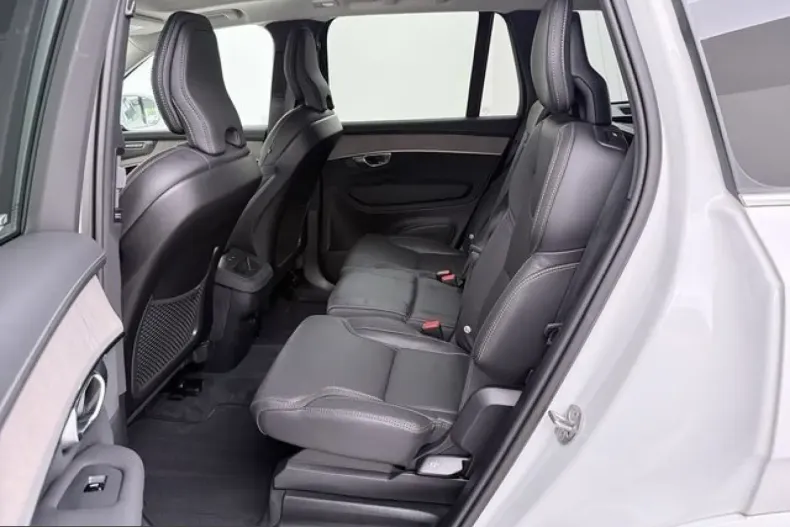 Volvo XC90 din 2025 cu 2.640 km - oferta VOL249996 - foto 20