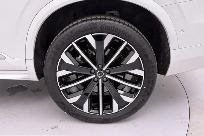 Volvo XC90 din 2025 cu 2.640 km - oferta VOL249996 - foto 21
